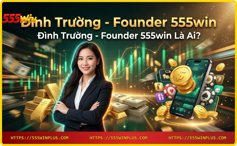 Đình Trường làm việc tại bàn với laptop, phông nền thành phố về đêm